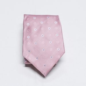 cravatta rosa a fiori dettaglio